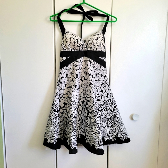 Black and white cocktail dress. Halter top with crinoline underneath. Size small - Picture 1 of 8